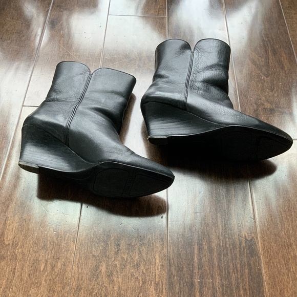 NINE WEST boots. Pointed Toe Black Leather. Size 7. - Picture 3 of 8